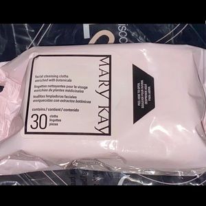 Facial cleansing cloths